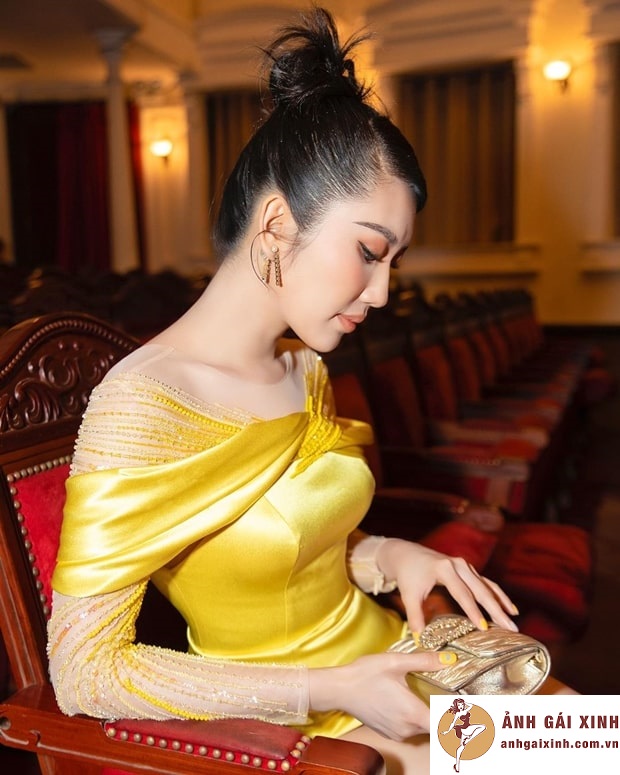 hình diễn viên thúy ngân sexy khoe dáng nuột nà