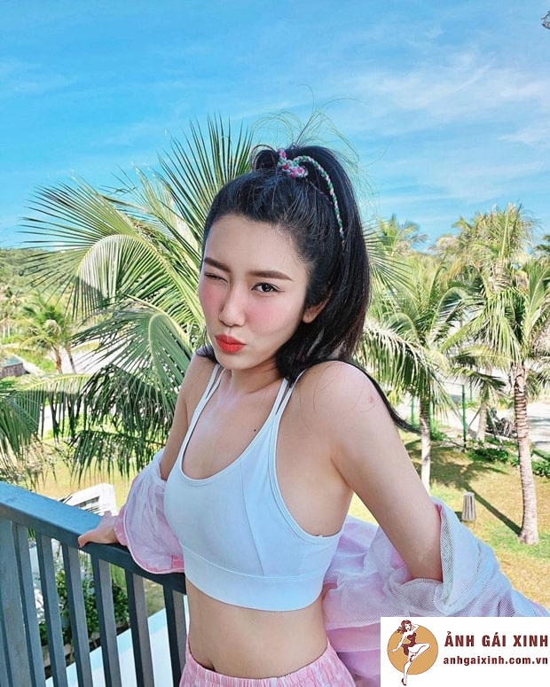 hình diễn viên thúy ngân sexy khoe dáng nuột nà