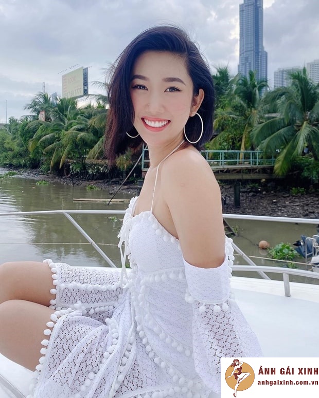 hình diễn viên thúy ngân sexy khoe dáng nuột nà