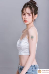 hình gái xinh khoe hàng lộ body