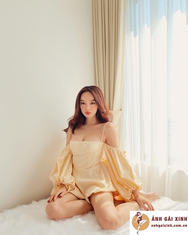 Hình hot girl kaity nguyễn khoe body cực hấp dẫn;