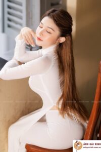 hình hot girl khoe mông to săn chắc