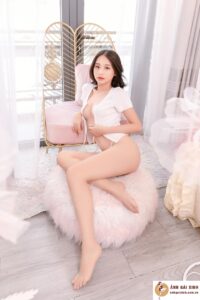 hình hot girl khoe mông to săn chắc