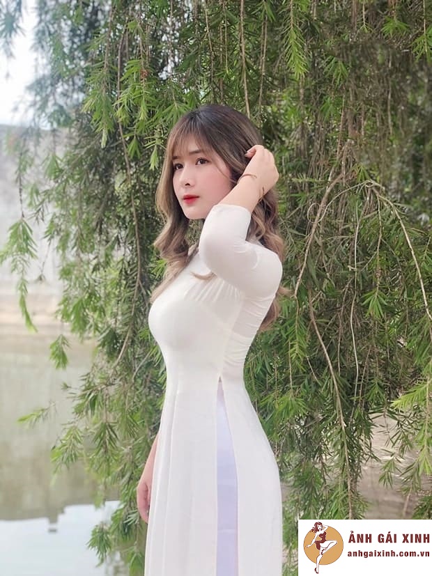 hình hot girl quỳnh alee khoe chân dài quyến rũ