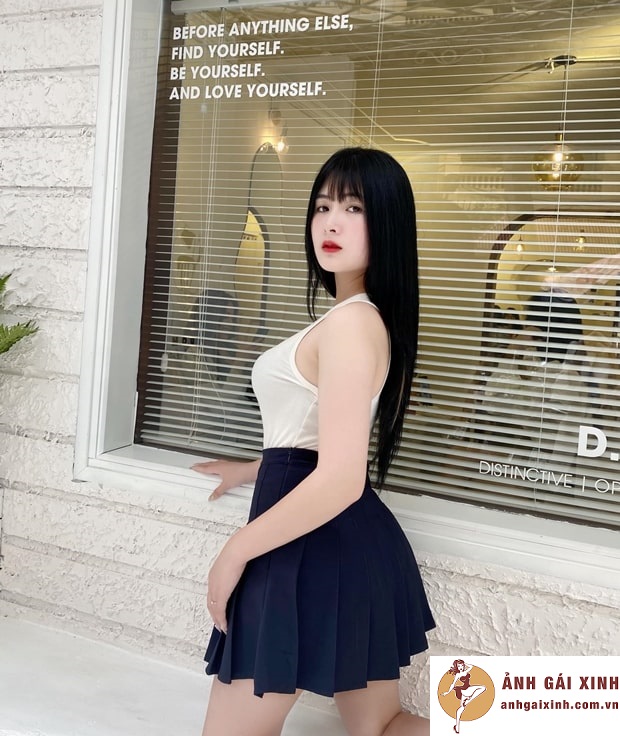 hình hot girl quỳnh alee khoe chân dài quyến rũ