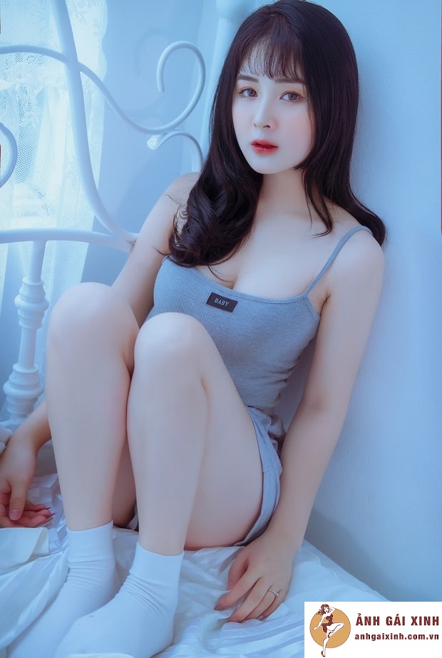 hình hot girl quỳnh alee khoe chân dài quyến rũ