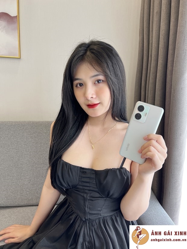 hình hot girl quỳnh alee khoe chân dài quyến rũ